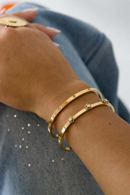 Gold bracelet with rhinestone