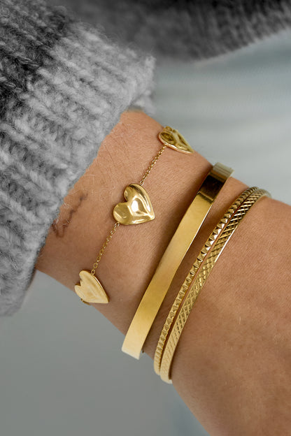 Basic gold hearts bracelet