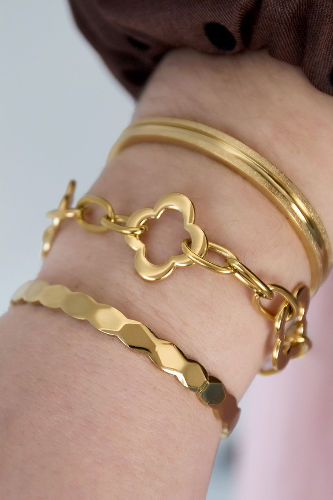 Gold chain armband